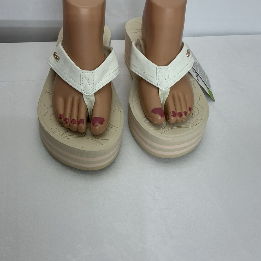 Elegant White Platform Sandals - Picture 3 of 5